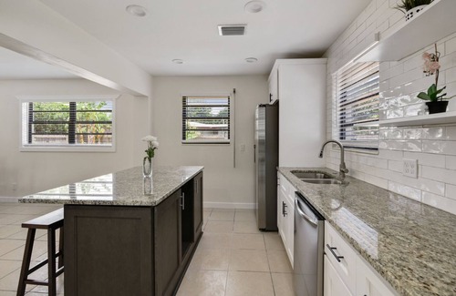 Cocoa Apartment | 3 bedroom Apartment Home Bungalow. Entire home in Cocoa, Florida