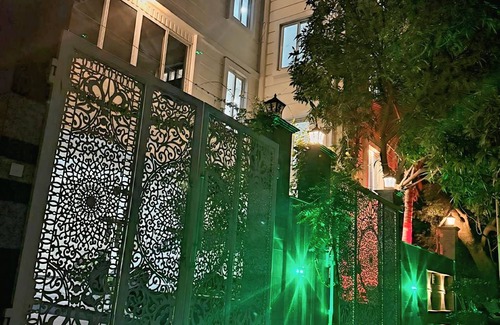 Hyderabad Apartment | 3-bedroom apartment in welcoming Hyderabad with AC, WiFi. Enjoy your stay