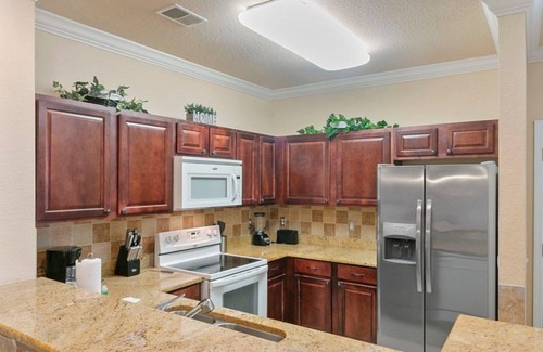 Four Corners Apartment | 3-bedroom apartment in cool Davenport with AC, fitness room