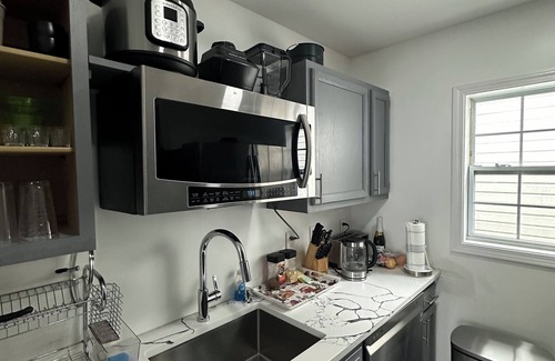 Weequahic Apartment | 3-bedroom apartment in delightful Newark with AC, WiFi