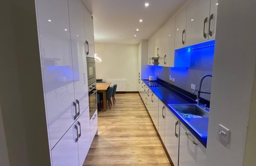 Watford Apartment | 3-bedroom apartment in brilliant Watford with WiFi
