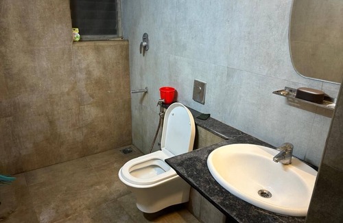 Vadanemelli House | 3-bedroom apartment in delightful Kanathur with AC, and spacious living area.