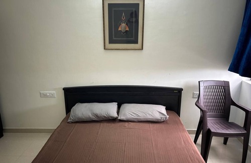 Vadanemelli House | 3-bedroom apartment in delightful Kanathur with AC, and spacious living area.
