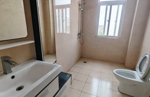 North Ridge Apartment | 3-bedroom Apartment in Osu, Accra with AC, WiFi, Gym, Pool