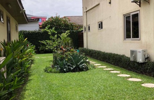 Osu Apartment | 3-bedroom apartment in Prime Accra Location with AC, WiFi, Parking and Security