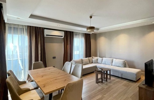 Konyaalti Apartment | 3-bedroom Apartment in enchanting Antalya with AC, WiFi