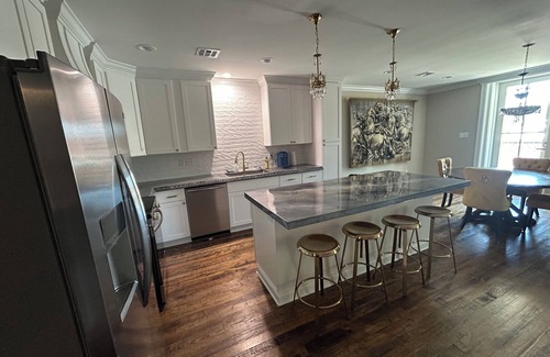 Crowley Apartment | 3-bedroom apartment in welcoming Crowley with AC, WiFi