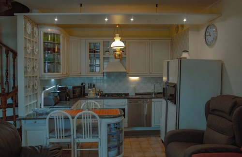 Villafranca di Verona Apartment | 3 Bedroom Apartment in Dossobuono