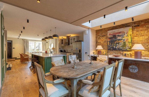 Haverstock Apartment | 3 Bedroom Apartment near Primrose Hill and Hampstead Heath