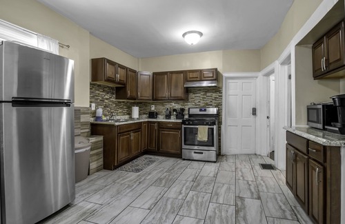 Downtown Buffalo Apartment | 3 Bedroom Apartment near Medical Campus