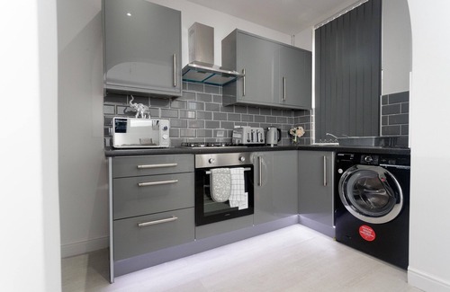 Harehills Apartment | 3 bedroom Apartment near St James Hospital-Leeds