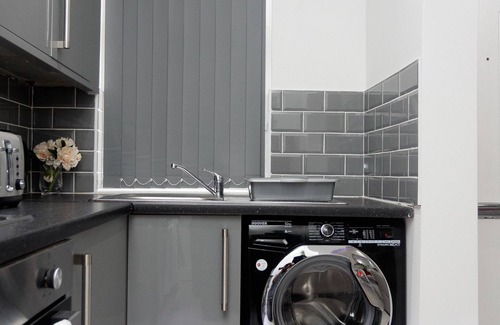 Harehills Apartment | 3 bedroom Apartment near St James Hospital-Leeds