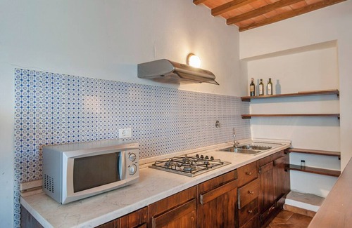 Montemurlo Apartment | 3-Bedroom Apartment Tuscany, Ancient Farm, Nature, Swimming Pool, 6 Guests