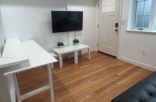 Russell Gardens Apartment | 3-bedroom apartment with AC in Great Neck