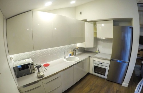 Business District House | 3 Bedroom Apartment with Fireplace in City Center