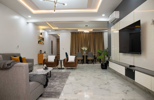 Ofin Apartment | 3 Bedroom Apartment with SuperFast Internet and 24x7 Power & Private Security