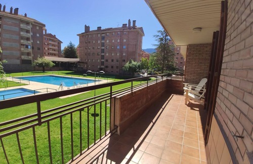 Jaca Apartment | 3-Bedroom Apartment with Pool, Terrace, and Garage in Jaca