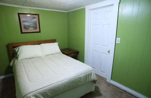 Fayetteville Apartment | 3-Bedroom apt. ideal location near new river gorge
