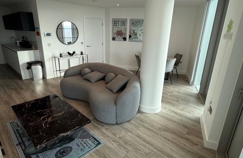 Castlefield Apartment | 3 Bedroom Apt In The Centre Of Deansgate New Build
