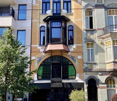 Stationsbuurt Noord Apartment | 3 Bedroom Art-Nouveau Apartment with Free Parking