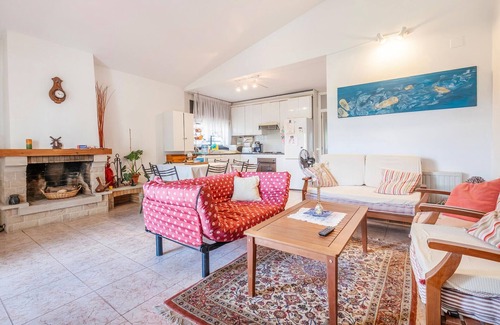 Can Carbonell House | 3 bedroom awesome home in Can Carbonell