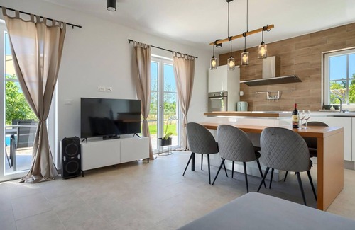 Kastel House | 3 bedroom awesome home in Paldigija