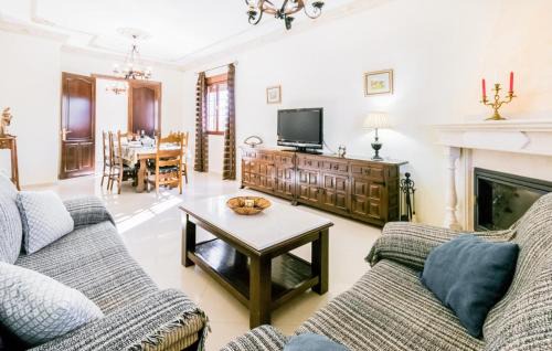 Casariche House | 3 Bedroom Awesome Home In Casariche