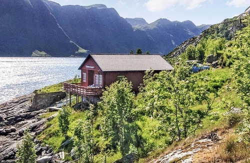 Vagsoy House | 3 bedroom awesome home in Måløy