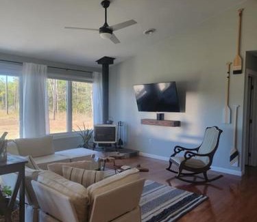 Onemo Villa | 3 Bedroom Bay Home with Private Dock & all the Amenities