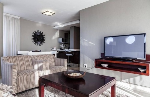 Cape Town Apartment | 3-bedroom beach front apartment in Cape Town with Sea View and Robben Island