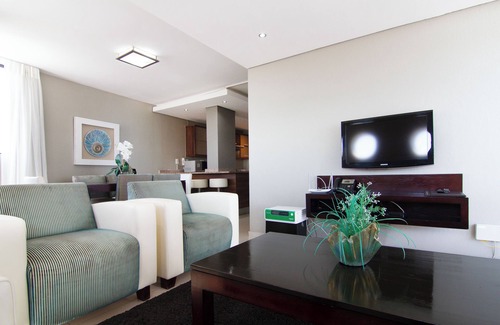Cape Town Apartment | 3-bedroom beach front apartment in Cape Town with Sea View and Robben Island