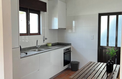 Apulia House | 3-bedroom beach house in enchanting Apúlia with WiFi