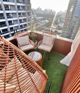 Downtown Apartment | 3 Bedroom Beautiful and Spacious Penthouse in Makati