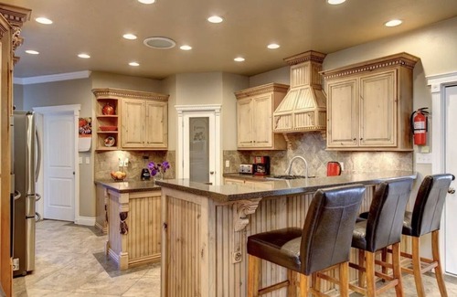 Torrey House | 3 bedroom Beautiful Home minutes from Capitol Reef National Park