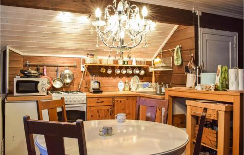 Flora House | 3 Bedroom Beautiful Home In Eikefjord