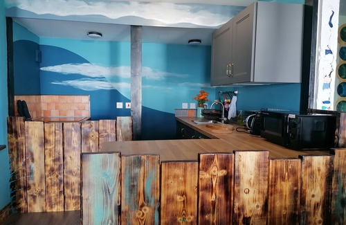 Newcastle Apartment | 3 bedroom boutique art apartment with sea views