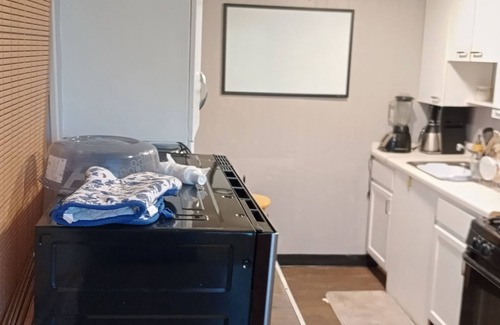McKeesport House | 3-bedroom building in charming McKeesport with AC, WiFi,porch
