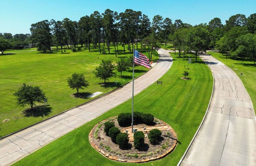 Montgomery House | 3-bedroom building in fabulous Montgomery with AC