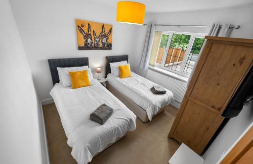 Stoke Bardolph Apartment | 3 Bedroom Bungalow with Garden and Parking