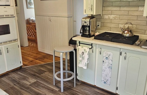 Hardings Point House | 3-bedroom bungalow in charming Carter's Point with AC, WiFi. Close to beach.