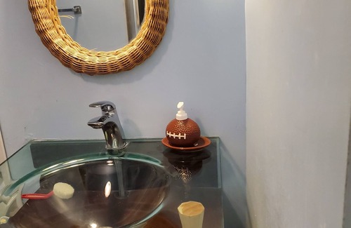 Brampton House | 3-bedroom bungalow in fabulous Brampton with WiFi, AC