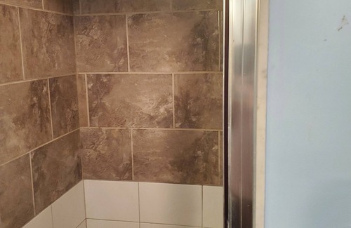 Brampton House | 3-bedroom bungalow in fabulous Brampton with WiFi, AC