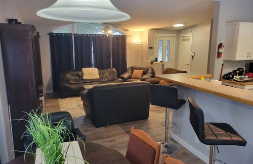 Revelstoke House | 3-bedroom bungalow in brilliant 3 Valley Gap with AC