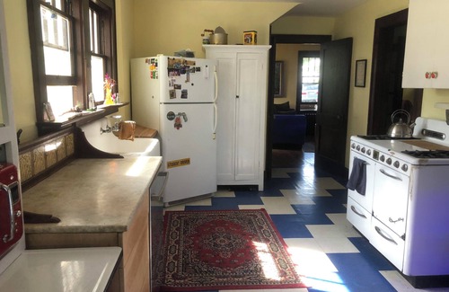 Downtown Eastside House | 3-bedroom bungalow near downtown and walking distance to VT