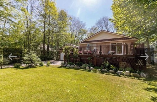 Tiny House | 3+ bedroom bungalow - steps from Georgian Bay water