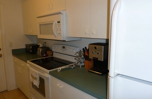 Harris House | 3 bedroom bungalow with huge lanai and fenced in yard on quiet cul-de-sac