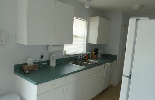 Harris House | 3 bedroom bungalow with huge lanai and fenced in yard on quiet cul-de-sac