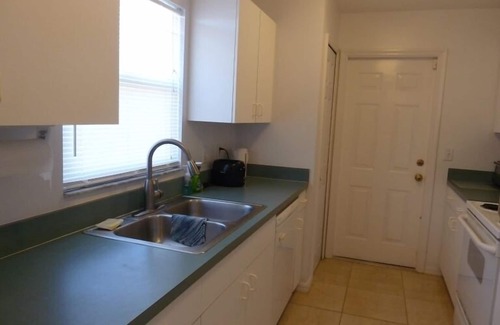 Harris House | 3 bedroom bungalow with huge lanai and fenced in yard on quiet cul-de-sac
