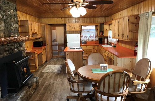 Cody Cabin | 3 bedroom cabin 20 miles NE of entrance to Yellowstone