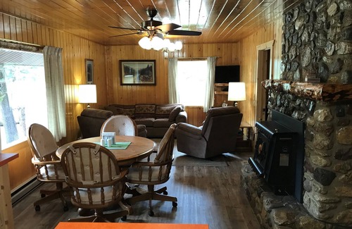 Cody Cabin | 3 bedroom cabin 20 miles NE of entrance to Yellowstone